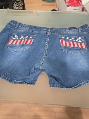 Denim Jean Shorts with Flag Pocket Accents - Blue